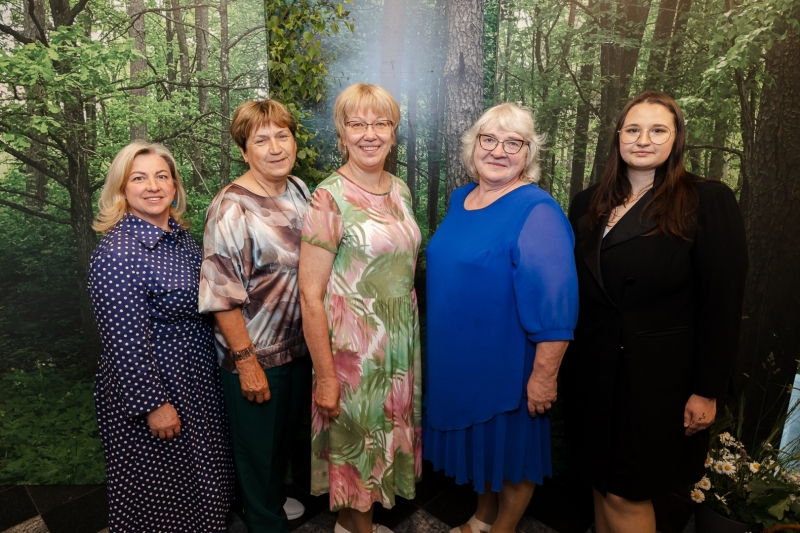 foto ar dalībniecēm Māsas Veronikas
