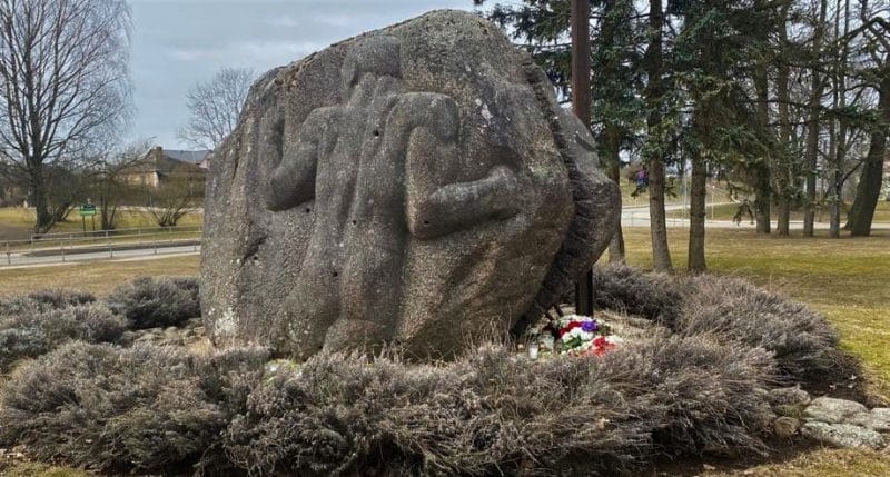 Pieminot politiski represētos un viņu ģimenes