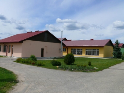 Raunas pamatskolas programmu realizācijas vieta Launkalnē