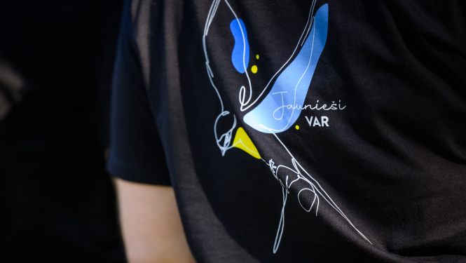Jaunieši var