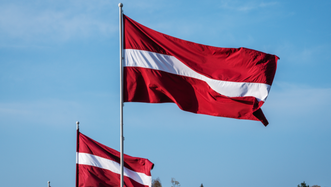 Latvijas_karogs