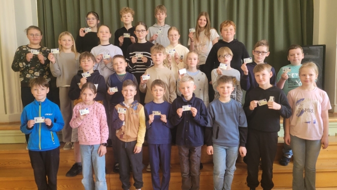 Velosipēda vadīšanas apliecību ieguvuši Apes pamatskolas skolēni