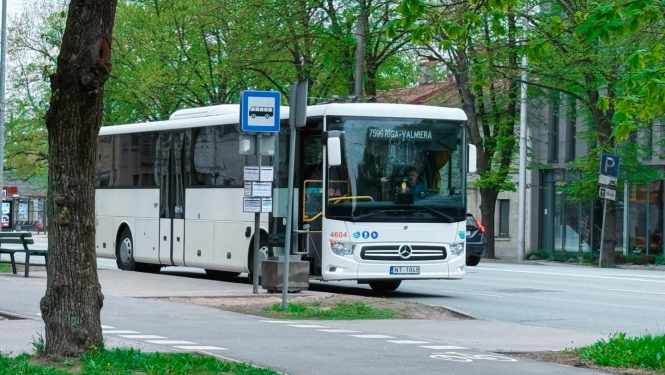 foto ar autobusu
