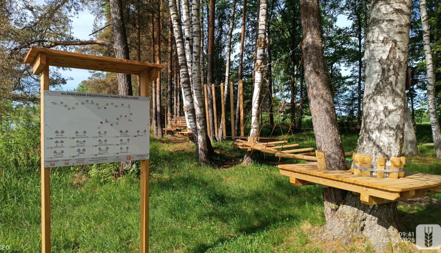 foto ar šķēršļu taku bilskā