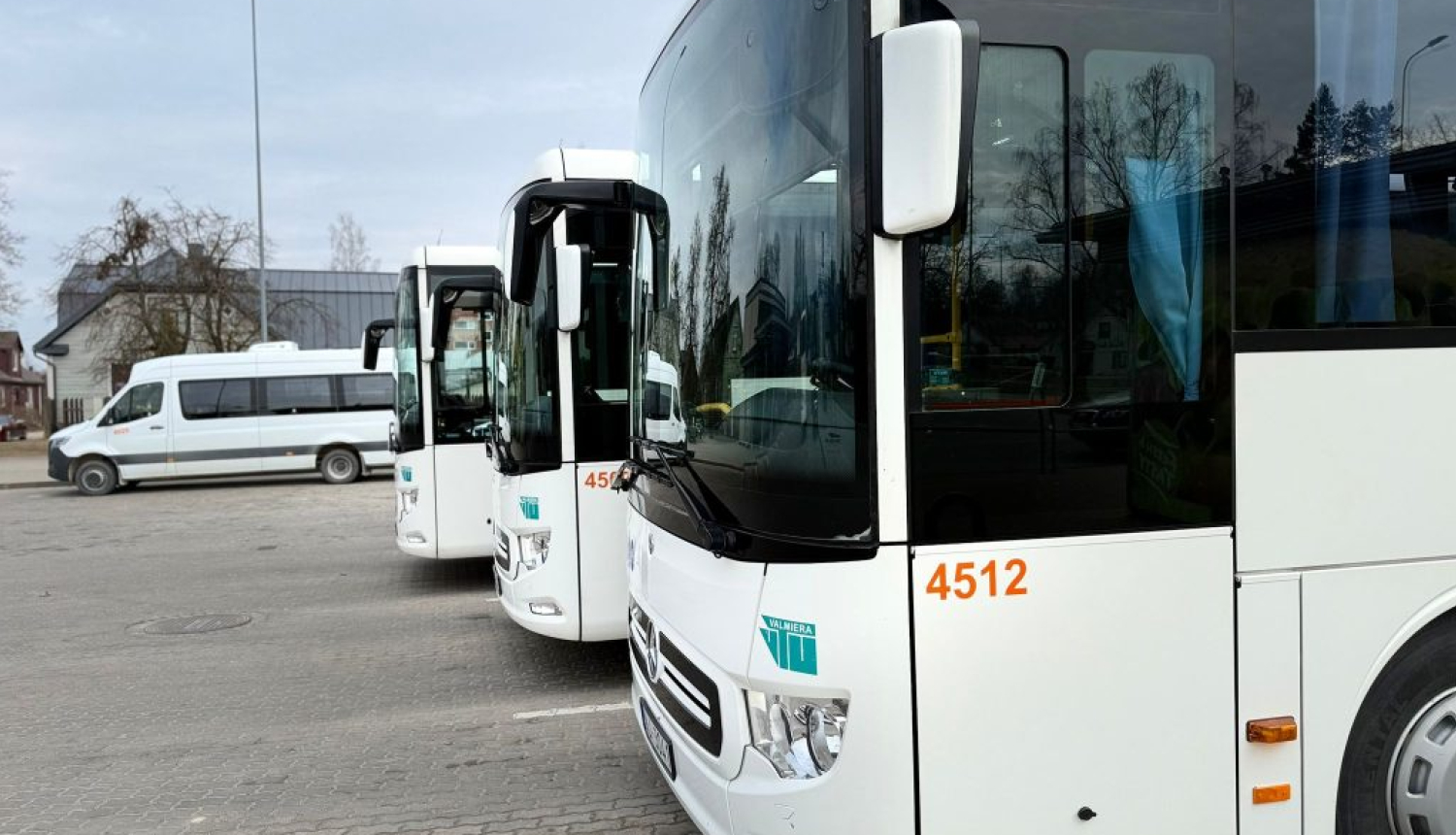 attēls ar autobusu
