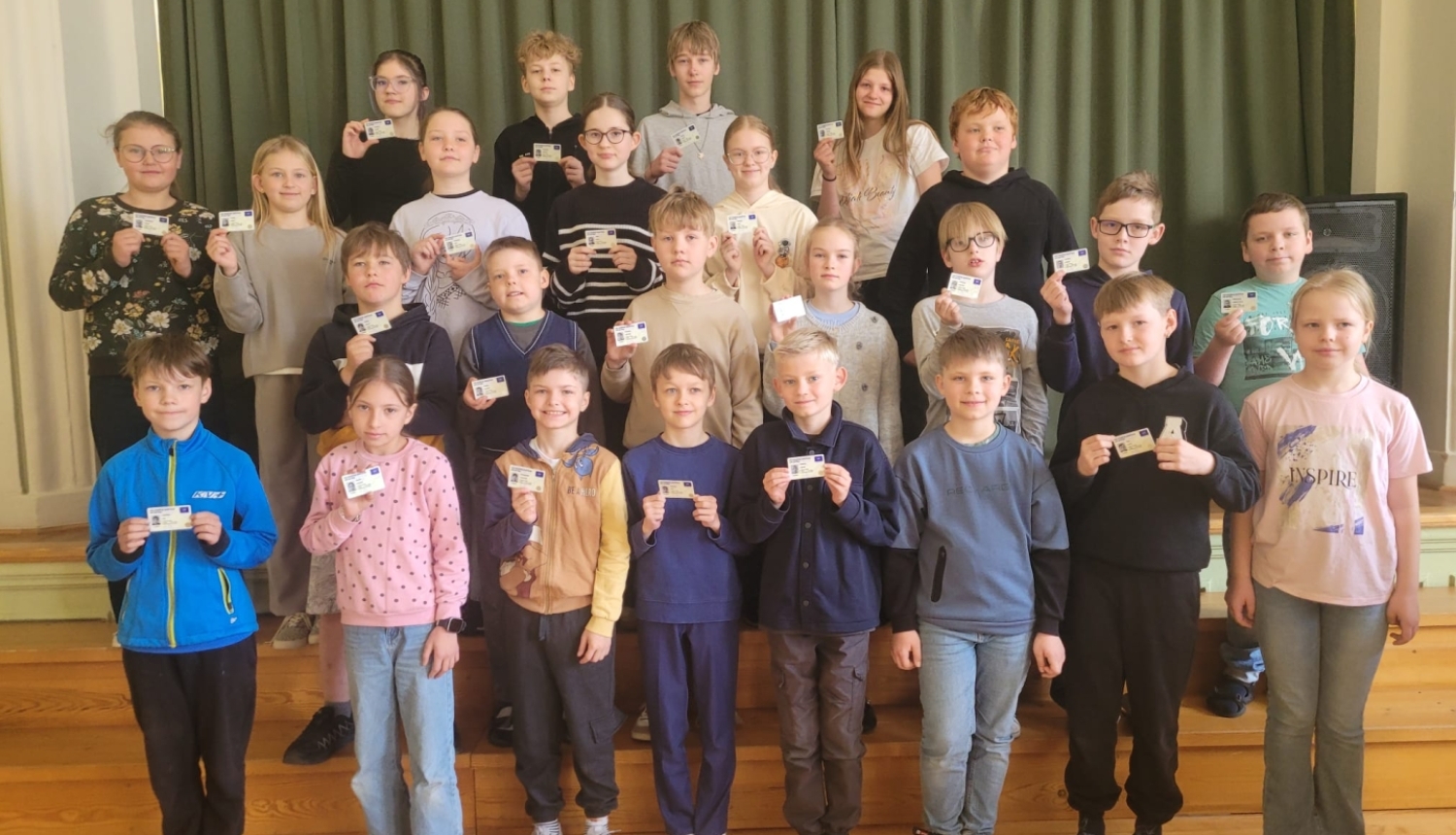 Velosipēda vadīšanas apliecību ieguvuši Apes pamatskolas skolēni