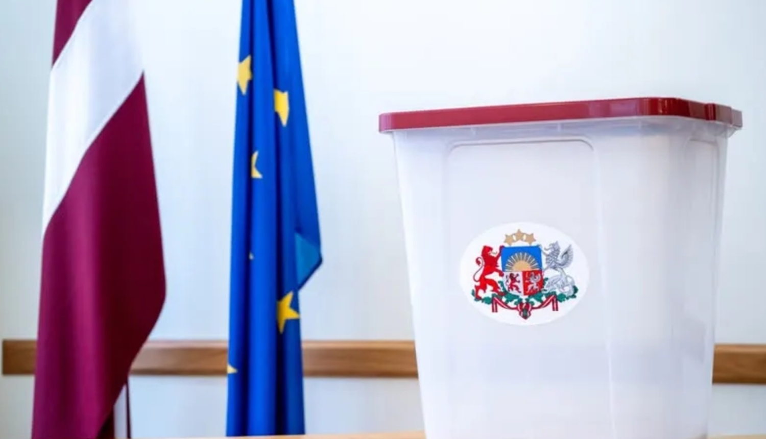 foto ar vēlešanu urnu 