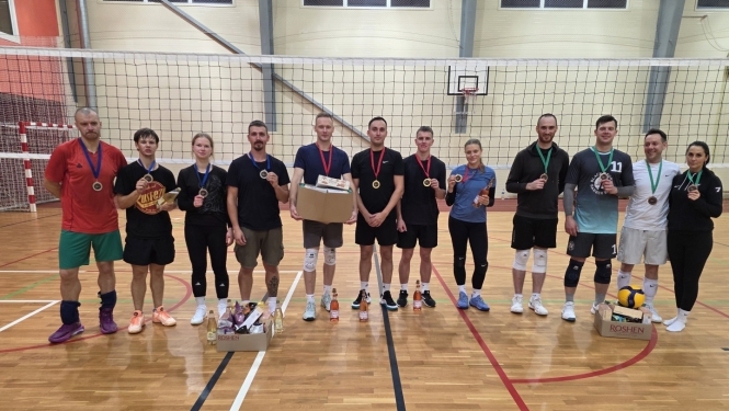 foto ar volejbola spelētājiem 
