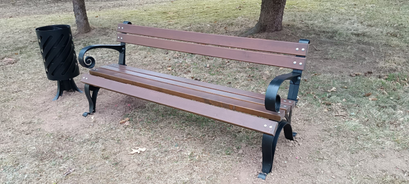 foto ar soliņu koka