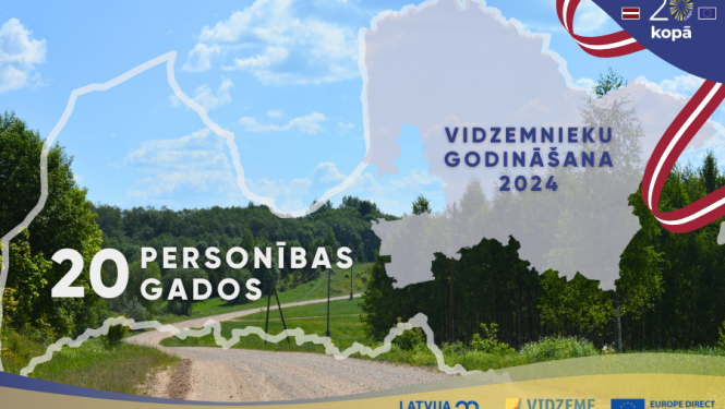 uz vasaras fona, kur zemes ceļš aiziet tālumā, Latvijas kontūra ieklāta pelēkā tonī