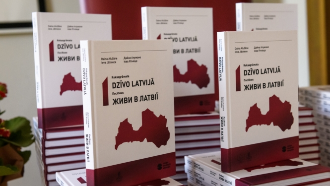 Grāmatas "Dzīvo Latvijā"