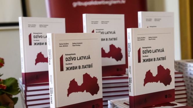 Grāmatas "Dzīvo Latvijā"