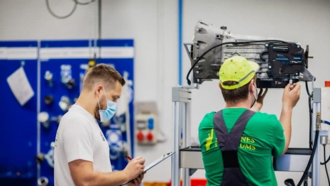 Smiltenes tehnikuma audzēkņi “Young Car Mechanic” finālā