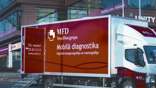 foto ar mfd mobilās diagnostikas busiņu no sāna 