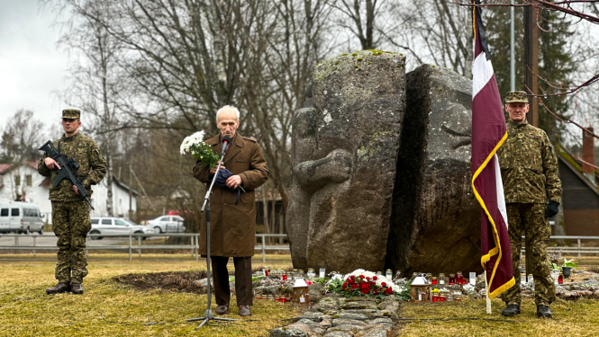 Upuru piemiņas pasākums pie "Šķeltās ģimenes"
