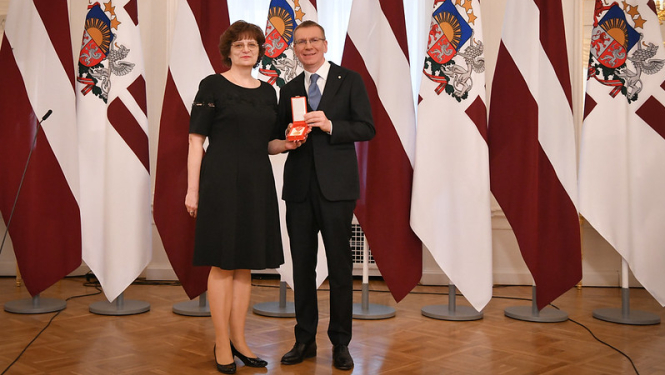 L_Bukovska_apbalvojums