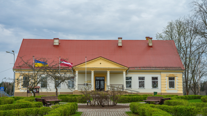 Launkalnes tautas nams