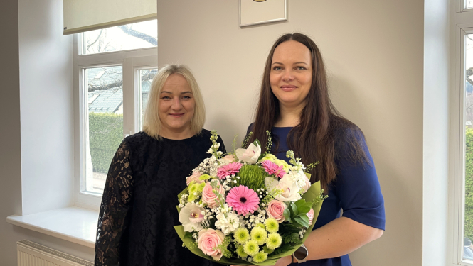 foto ar Solvitu Baueri un Elīnu Ceļmilleri