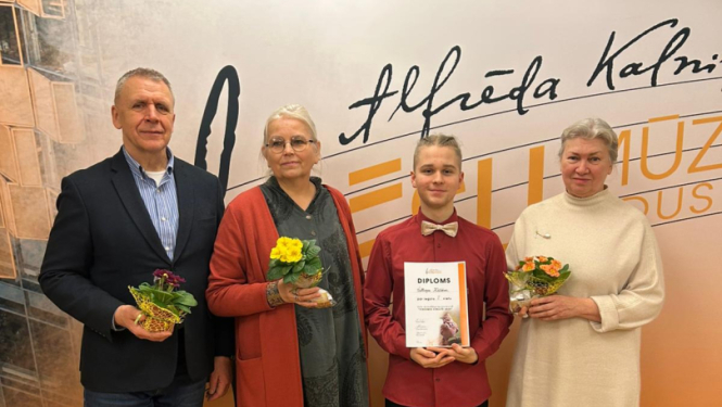 foto ar dalībnieku un žūriju 