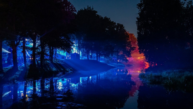 Video stāsts par Smiltenei 100 nakts pastaigu takas “Teiksma par gaismas bruņinieku” tapšanu un norisi