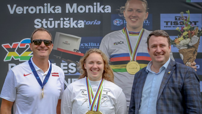 Sveic Veroniku Moniku Stūrišku