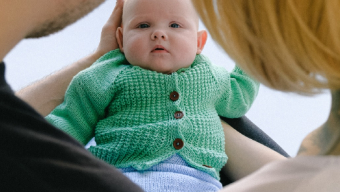 Topošos vecākus aicina uz bezmaksas apmācību programmu drošas un atbalstošas ģimenes vides veidošanai