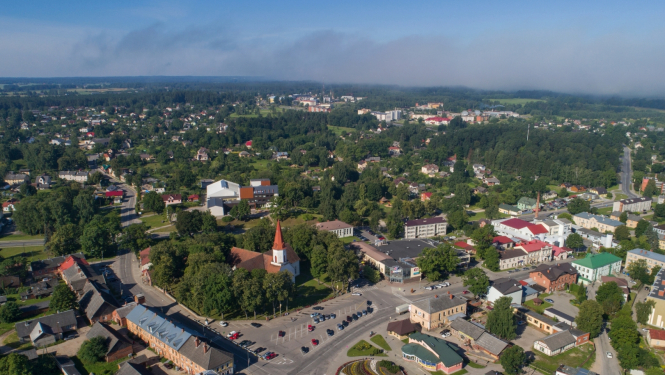 Smiltenes pilsēta no putna lidojuma