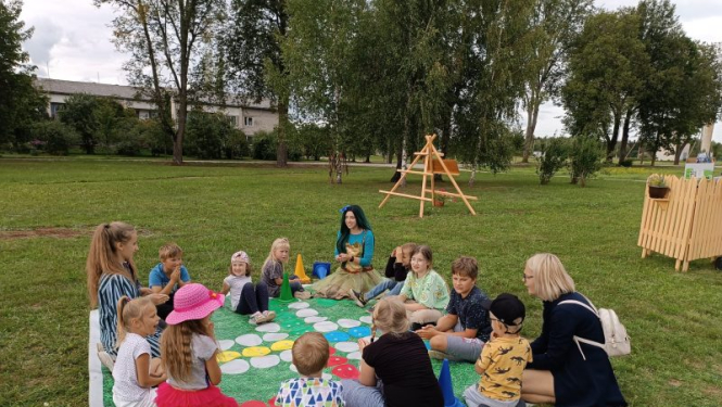 Biedrība “Vilkmuiža 2011” īstenojusi projektu “Alejas svētki”