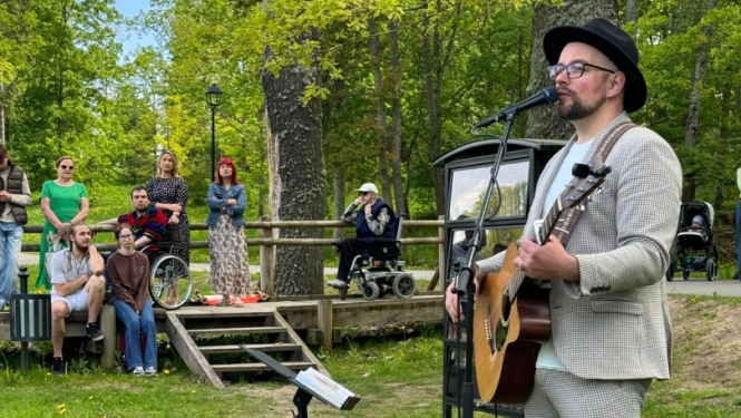 Lauris Valters āra lasītavā