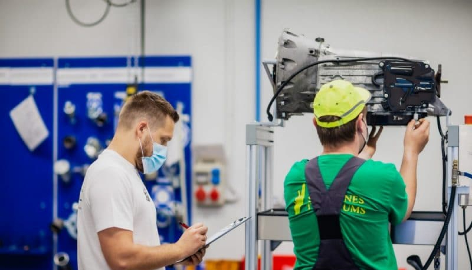 Smiltenes tehnikuma audzēkņi “Young Car Mechanic” finālā