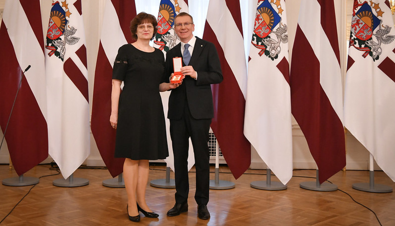 L_Bukovska_apbalvojums