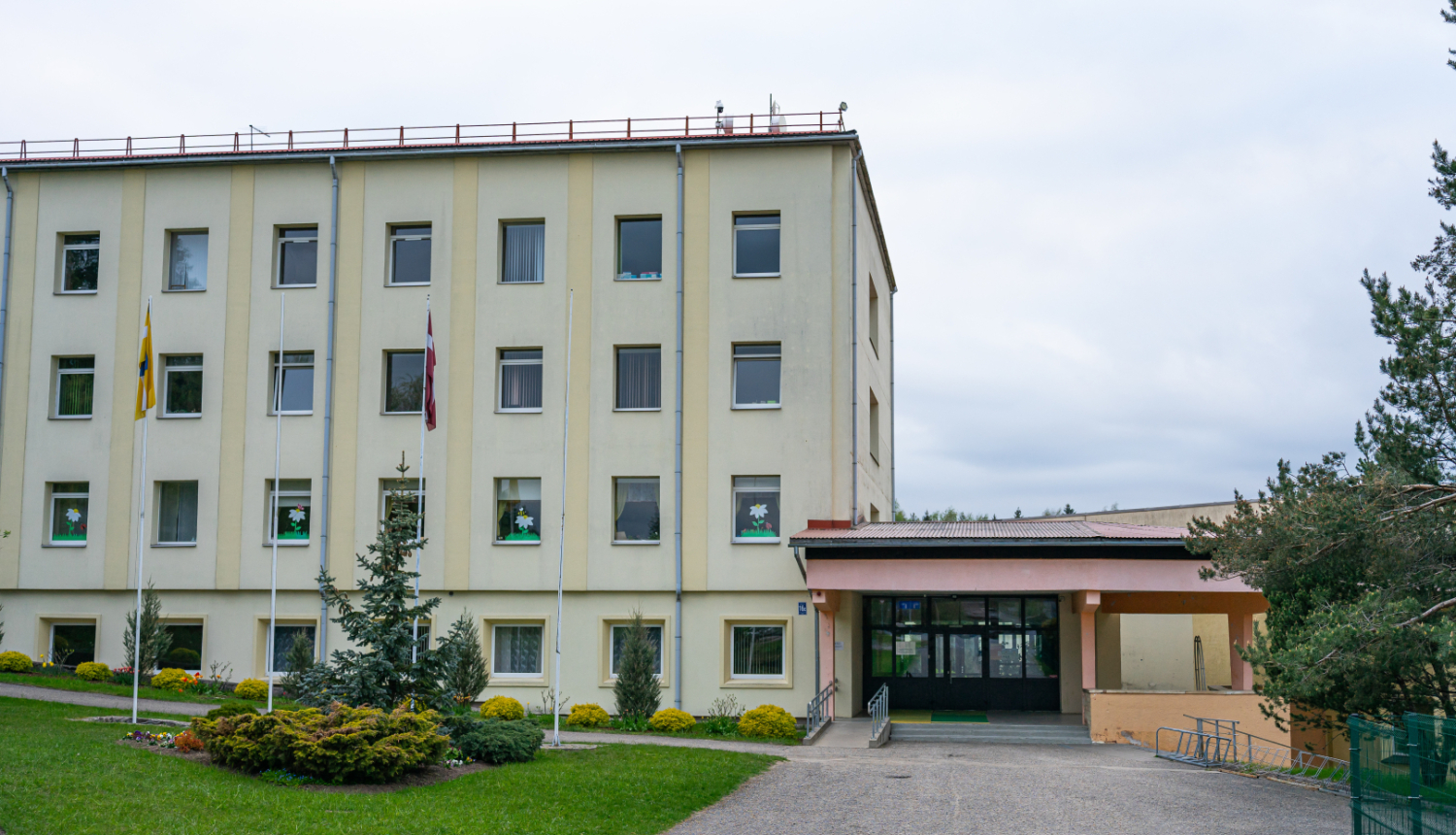 Smiltenes vidusskola Rīgas ielā 16C