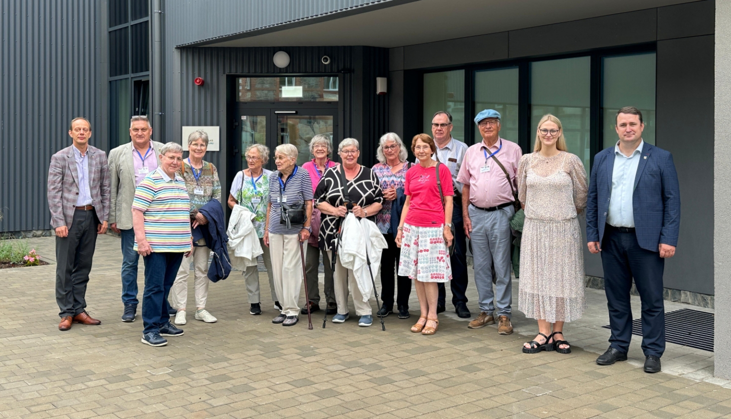 Villihas biedrības pārstāvji kopā ar Edgaru Avotiņu, Andri Lapiņu un Martu Deņīsovu