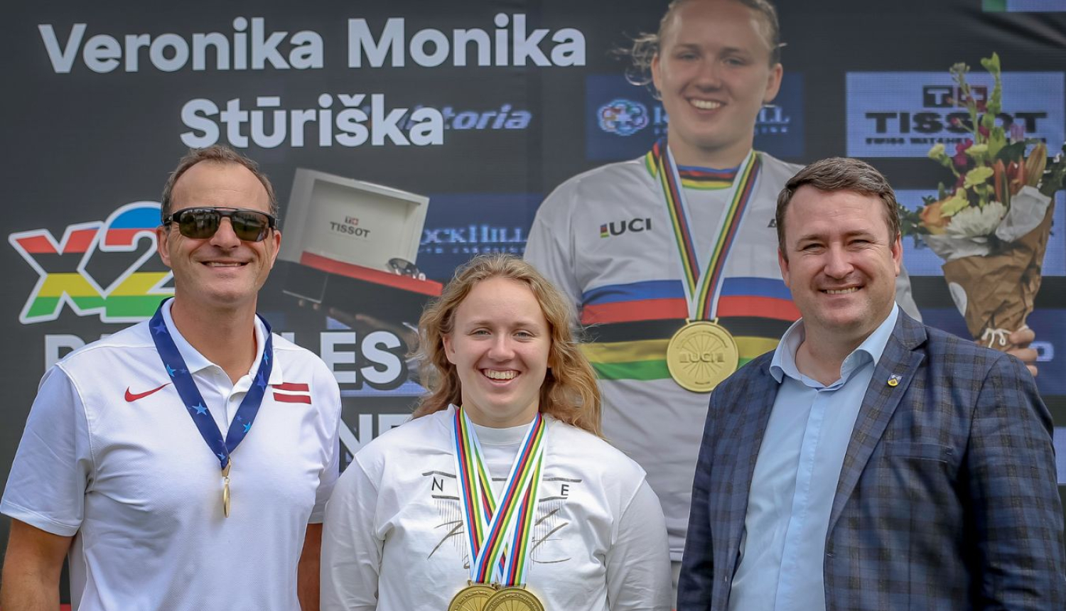 Sveic Veroniku Moniku Stūrišku