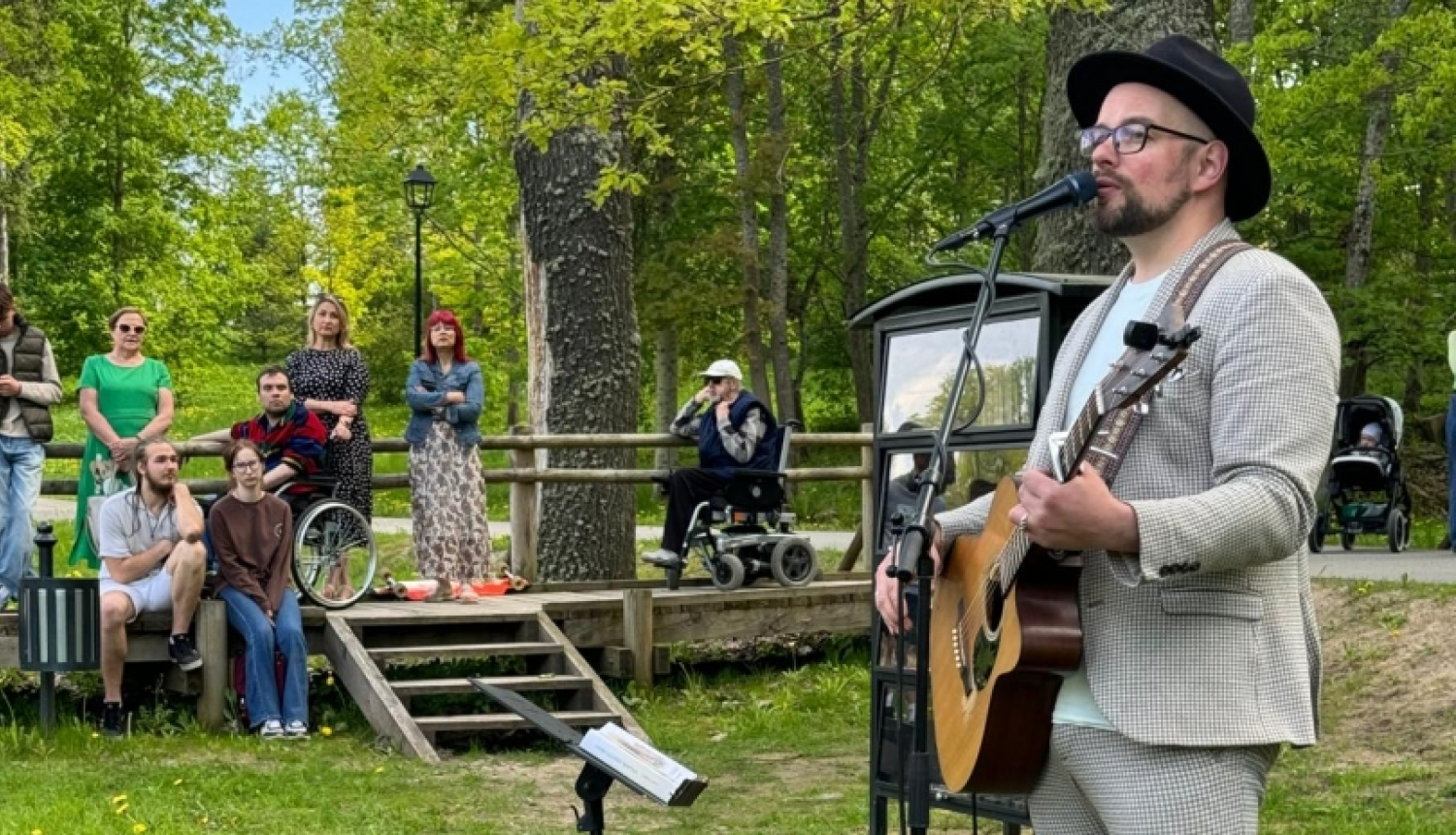 Lauris Valters āra lasītavā